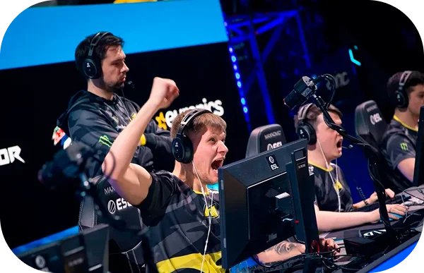 Een e-sportteam viert zijn overwinning tijdens een gamingtoernooi.